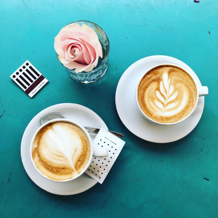 Ein Hit: der liebevoll angerichtete Cappuccino