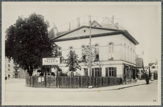 Der Falken nach 1927 von der Strassengabelung Birmensdorfer-/Zurlindenstrasse aus 