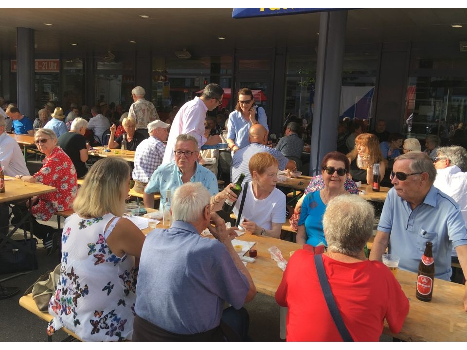 Die Stimmung ist gut, das Gespräch angeregt und der Durst gross 