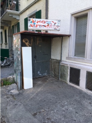 Wo einst der Fotoautomat stand, an der Goldbrunnenstrasse 123, klafft heute eine hässliche Lücke Wo einst der Fotoautomat stand, an der Goldbrunnenstrasse 123, klafft heute eine hässliche Lücke