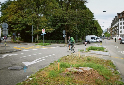 Wo die Zurlindenstrasse (links) in die Sihlfeldstrasse mündet, soll der neue Quartierplatz entstehen (Foto Fabienne Andreoli) Wo die Zurlindenstrasse (links) in die Sihlfeldstrasse mündet, soll der neue Quartierplatz entstehen (Foto Fabienne Andreoli)