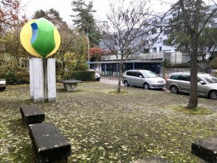 Der Köbi Kuhn Platz liegt an der Döltischihalde im Friesenberg