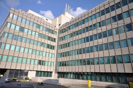Der Kreis 3 bietet fast 45'000 Arbeitsplätze an, hier das Alcatel-Gebäude an der Friesenbergstrasse (Foto Micha L. Rieser) Der Kreis 3 bietet fast 45'000 Arbeitsplätze an, hier das Alcatel-Gebäude an der Friesenbergstrasse (Foto Micha L. Rieser)