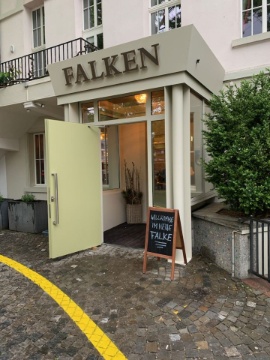 Eingang zum «Falken» an der Schmiede Wiedikon