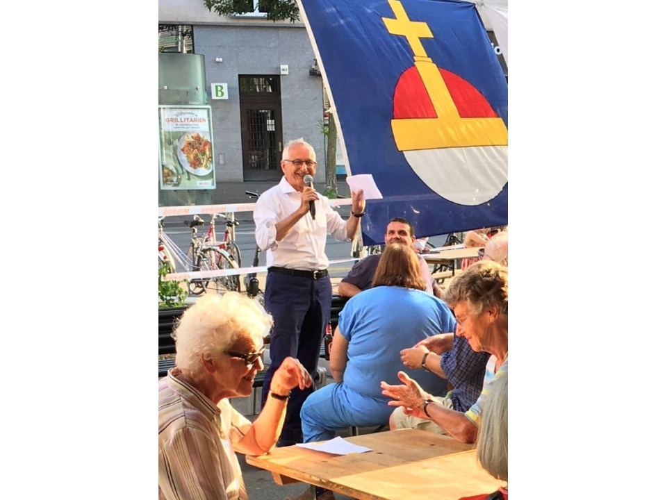 … und überrascht sein Publikum durch Witz und originelle Gedanken