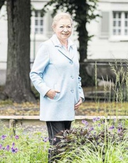 Jadwiga Kuhn auf der Fritschiwiese, unweit des Hauses, wo Köbi Kuhn aufgewachsen ist 