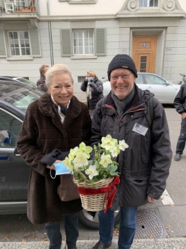 Jadwiga Kuhn mit Quartiervereinspräsident Urs Rauber an der kleinen Feier