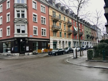 Renovierte farbenprächtige Fassaden . . . 
