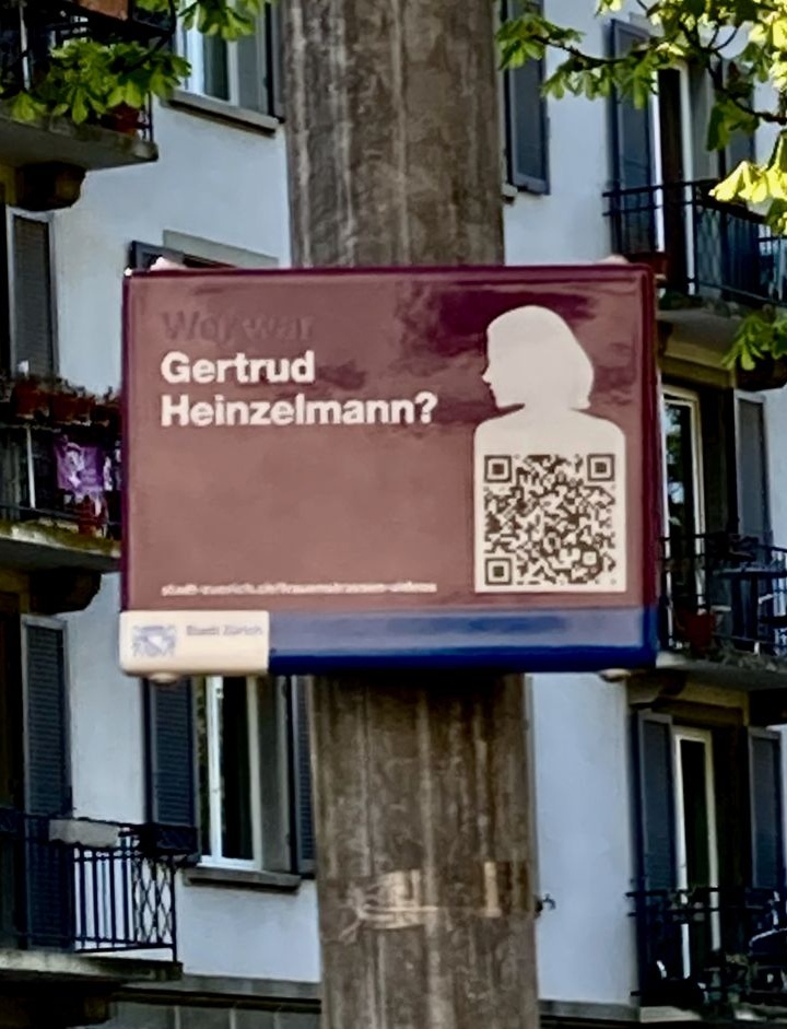 Der QR Code führt direkt zum biografischen Video über Gertrud Heinzelmann