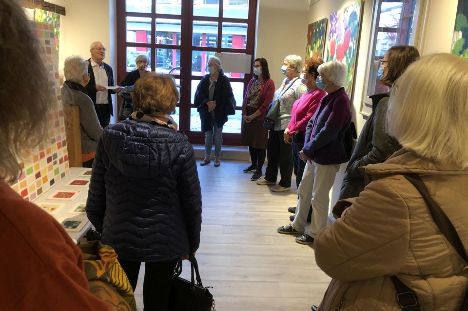 Anfänglich 30, später waren nur noch 15 Teilnehmende erlaubt an der Vernissage «Künstler im Quartier»