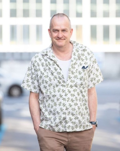 Marcel Ebner, Zürich Guide, führt durch die Weststrasse im Kreis 3