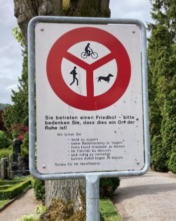 Neue Tafel für Verbote, die leider kaum durchgesetzt werden