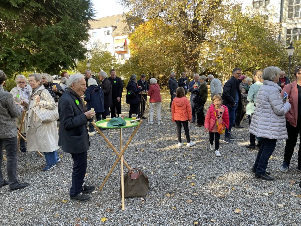 Apéro im Kirchengarten