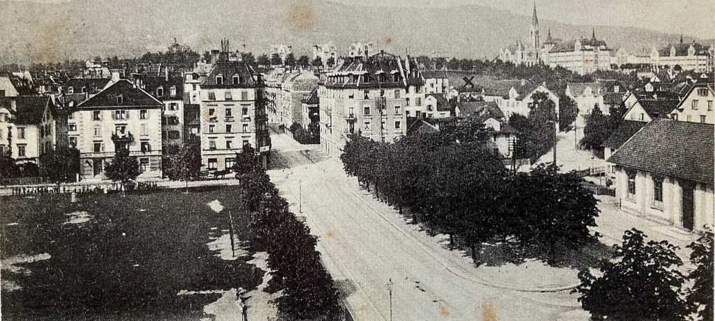 Turn- und Spielplatz für alle Zeiten? Die Aegertenwiese, angrenzend an die noch durchgehende Erlachstrasse, vorne rechts Aegerten-Turnhalle, um ca. 1920 Turn- und Spielplatz für alle Zeiten? Die Aegertenwiese, angrenzend an die noch durchgehende Erlachstrasse, vorne rechts Aegerten-Turnhalle, um ca. 1920