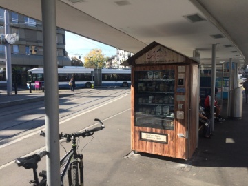Am Albisriederplatz steht der Alpomat auf der Traminsel