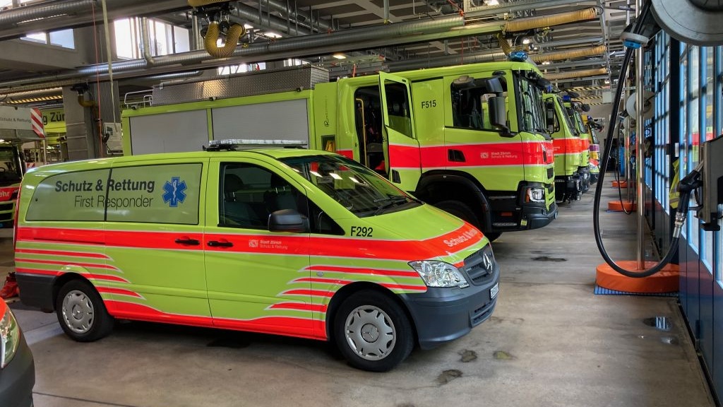 Einsatzbereit: leichte und tonnenschwere Feuerwehrfahrzeuge