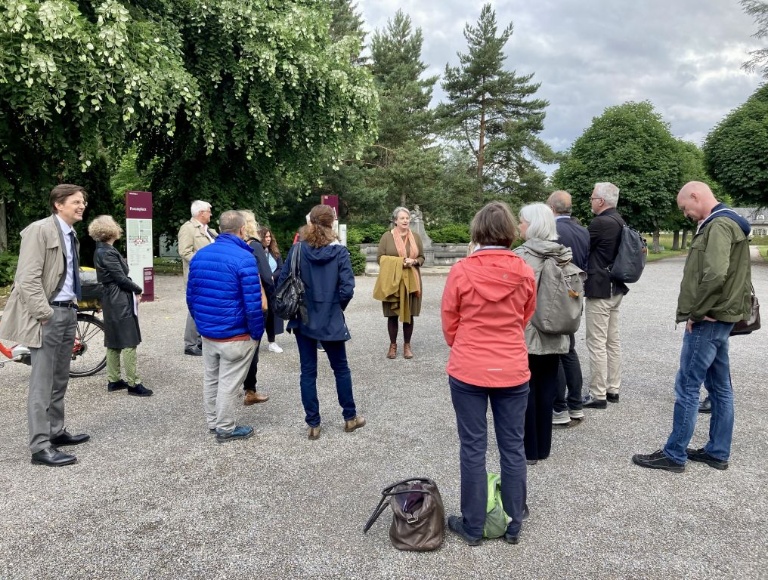 Grabmieterin und Quartierbewohnerin Barbara Hutzl-Ronge erzählt von den Sorgen auf dem Friedhof Sihlfeld