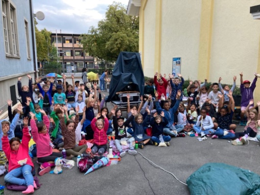 Über 70 Kinder schauten den Film beim Schulhaus Aegerten