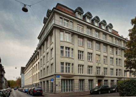 Fünfstöckiger Industriebau der Art. Institut Orell Füssli AG 