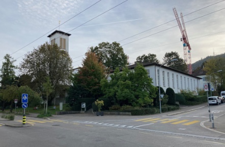 Das Turnier findet im Kirchgemeindesaal Friesenberg statt, Ecke Borrweg/Schweighofstrasse