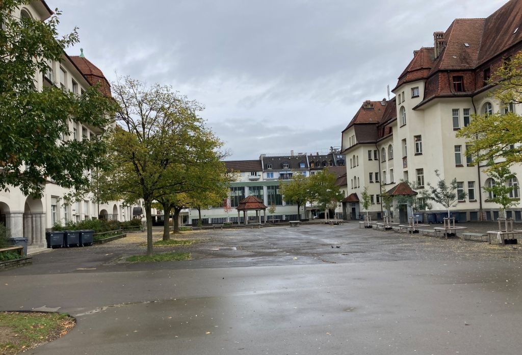 Schulhaus Aemtler (Turnhalle mitte), Bertastrasse 50, 8003 Zürich