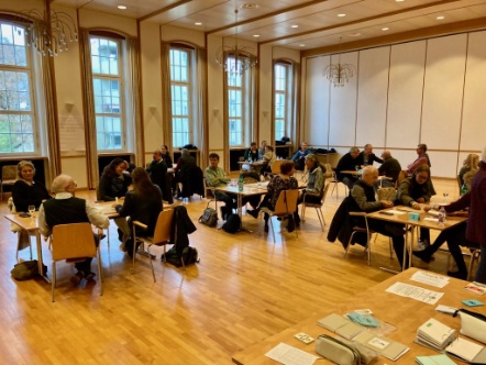 Gut durchmischtes Publikum im Kirchgemeindesaal