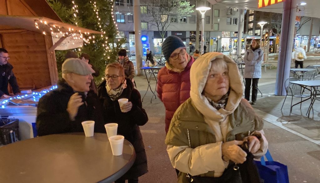 Wie jedes Jahr alte und neue Gesichter vor Mehmets Hüttli