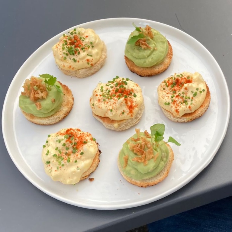 Avocado- und Eier-Canapés aus der Küche von Simon Müller 