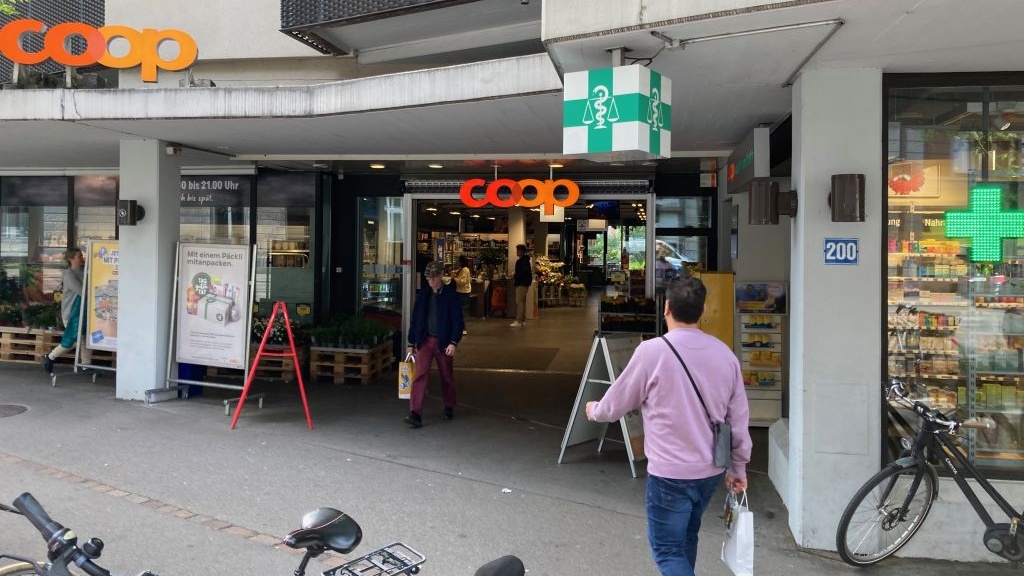 Eingang zum Coop Wiedikon an der Birmensdorferstrasse 200 