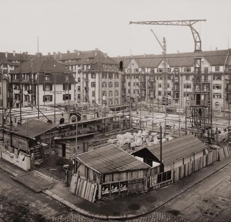 Bauplatz Zwinglihaus kurz nach Baubeginn am 17. April 1923 (historische Fotos: Broschüre Christine Ginsberg)