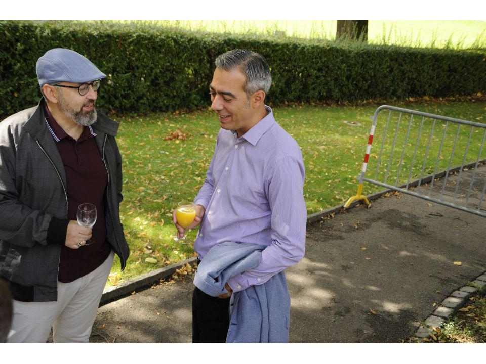 Schulpräsident Roberto Rodriguez (L) und Gemeinderats-Präsident Peter Küng