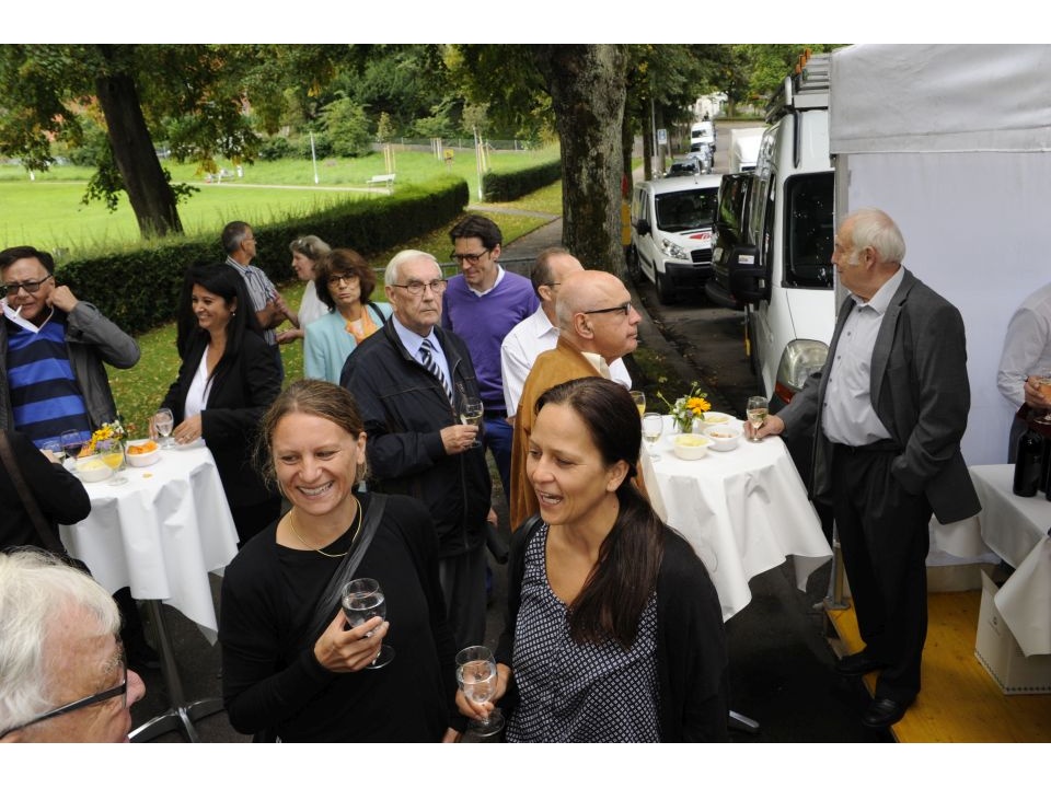 Apérogäste beim Small Talk ...