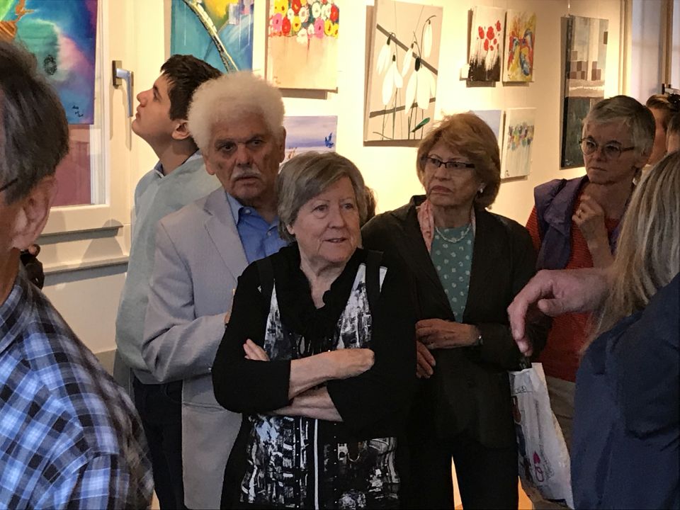 Interessierte Besucherinnen und Besucher