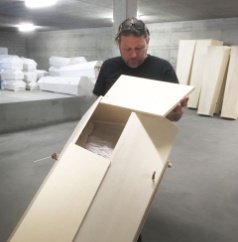 In der Wiediker Basis des Bestattungsamtes, wo Christoph Stüssi arbeitet, werden alle Todesfälle der Stadt erfasst. In der Wiediker Basis des Bestattungsamtes, wo Christoph Stüssi arbeitet, werden alle Todesfälle der Stadt erfasst.