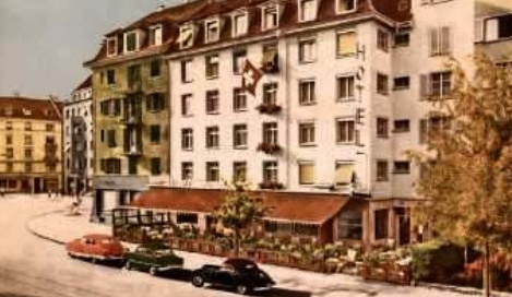 Hotel-Restaurant Stoller am Albisriederplatz in einer Aufnahme um 1950 Hotel-Restaurant Stoller am Albisriederplatz in einer Aufnahme um 1950